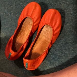 Size 8 tangerine tieks